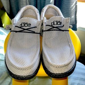 HEY DUDE Wally shoe. Mens size 11. Color “snowball”